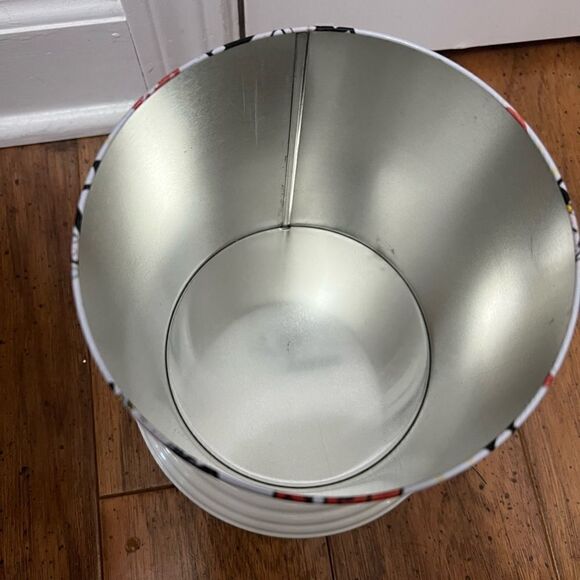 ⚡CLOSET CLEAR-OUT:PRICE DROP⚡Vintage Betty Boop Cookie Jar Tin Ceramic Base 2001 - Picture 4 of 7